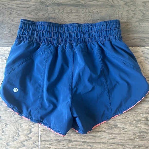 Lululemon Choose A Side-reversible shorts-Size 2 - Picture 6 of 10